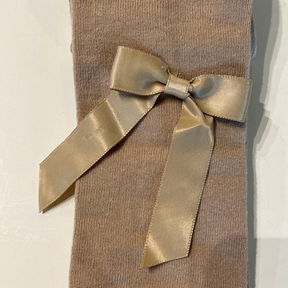 Girls cotton tights Size 8 run small (5-7) bow on both sides brand new tan - Picture 2 of 7